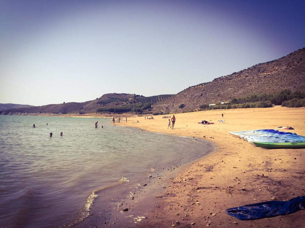 Camping Valdearenas Iznajar Bagian luar foto